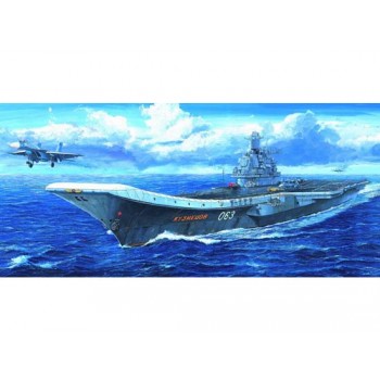 PORTAAVIONES RUSO KUZNETSOV E1/700