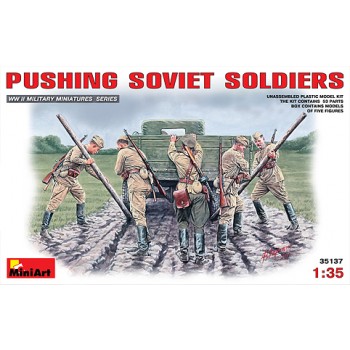 PUSHING SOVIET SOLDIERS E1/35