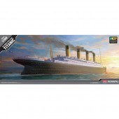 TITANIC WHITE STAR LINE E1/400 (MCP Version) MCP = Multi Coloured Parts)