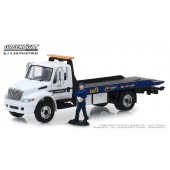 Camión International Durastar con rampa y figura de mecánico ``Goodyear`` (2013) E1/64