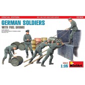 SOLDADOS ALEMANES CON BIDONES DE COMBUSTIBLE EDICIÓN ESPECIAL E1/35