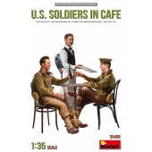 SOLDADOS ESTADOUNIDENSES EN EL CAFÉ E1/35